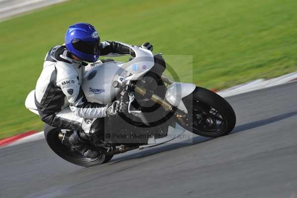 Motorcycle action photographs;Trackday digital images;event digital images;eventdigitalimages;no limits trackday;peter wileman photography;snetterton;snetterton circuit norfolk;snetterton photographs;trackday;trackday photos