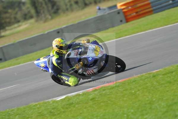 Motorcycle action photographs;Trackday digital images;event digital images;eventdigitalimages;no limits trackday;peter wileman photography;snetterton;snetterton circuit norfolk;snetterton photographs;trackday;trackday photos