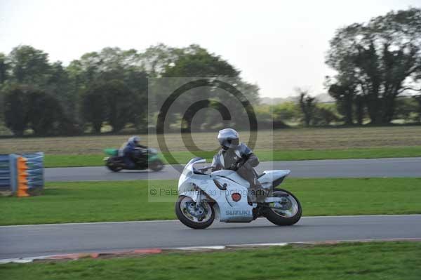 Motorcycle action photographs;Trackday digital images;event digital images;eventdigitalimages;no limits trackday;peter wileman photography;snetterton;snetterton circuit norfolk;snetterton photographs;trackday;trackday photos