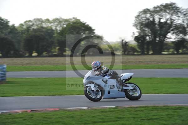 Motorcycle action photographs;Trackday digital images;event digital images;eventdigitalimages;no limits trackday;peter wileman photography;snetterton;snetterton circuit norfolk;snetterton photographs;trackday;trackday photos