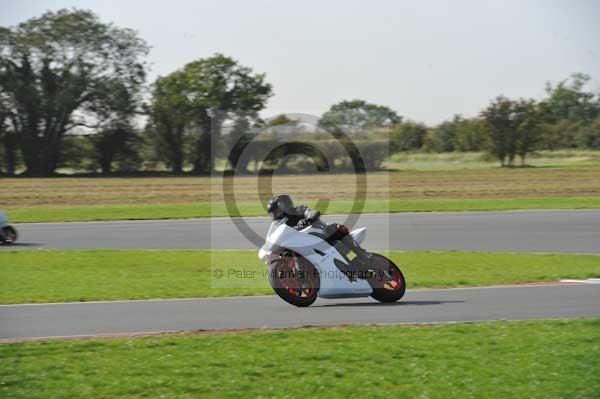 Motorcycle action photographs;Trackday digital images;event digital images;eventdigitalimages;no limits trackday;peter wileman photography;snetterton;snetterton circuit norfolk;snetterton photographs;trackday;trackday photos
