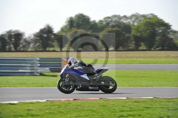 Motorcycle action photographs;Trackday digital images;event digital images;eventdigitalimages;no limits trackday;peter wileman photography;snetterton;snetterton circuit norfolk;snetterton photographs;trackday;trackday photos