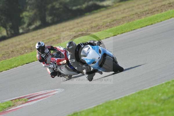 Motorcycle action photographs;Trackday digital images;event digital images;eventdigitalimages;no limits trackday;peter wileman photography;snetterton;snetterton circuit norfolk;snetterton photographs;trackday;trackday photos