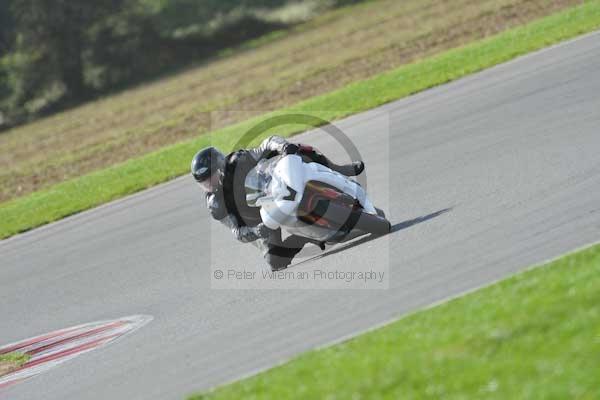 Motorcycle action photographs;Trackday digital images;event digital images;eventdigitalimages;no limits trackday;peter wileman photography;snetterton;snetterton circuit norfolk;snetterton photographs;trackday;trackday photos