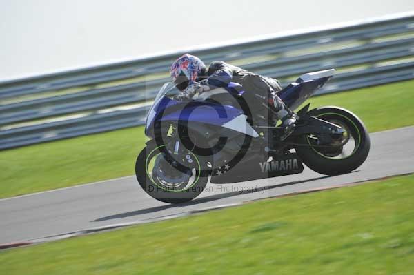 Motorcycle action photographs;Trackday digital images;event digital images;eventdigitalimages;no limits trackday;peter wileman photography;snetterton;snetterton circuit norfolk;snetterton photographs;trackday;trackday photos
