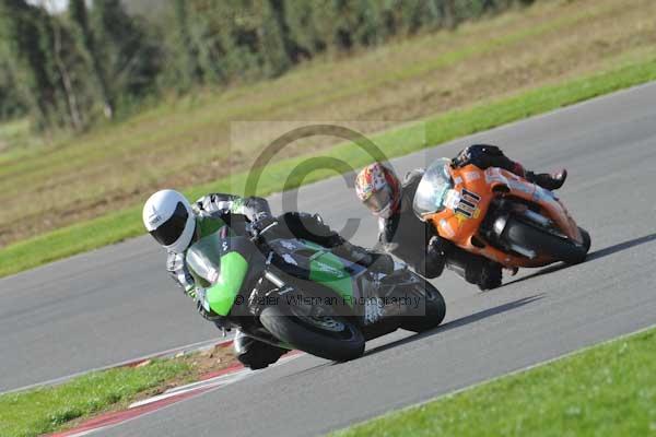 Motorcycle action photographs;Trackday digital images;event digital images;eventdigitalimages;no limits trackday;peter wileman photography;snetterton;snetterton circuit norfolk;snetterton photographs;trackday;trackday photos