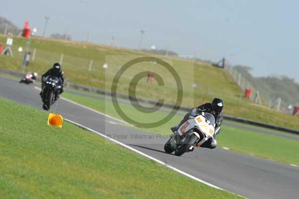 Motorcycle action photographs;Trackday digital images;event digital images;eventdigitalimages;no limits trackday;peter wileman photography;snetterton;snetterton circuit norfolk;snetterton photographs;trackday;trackday photos
