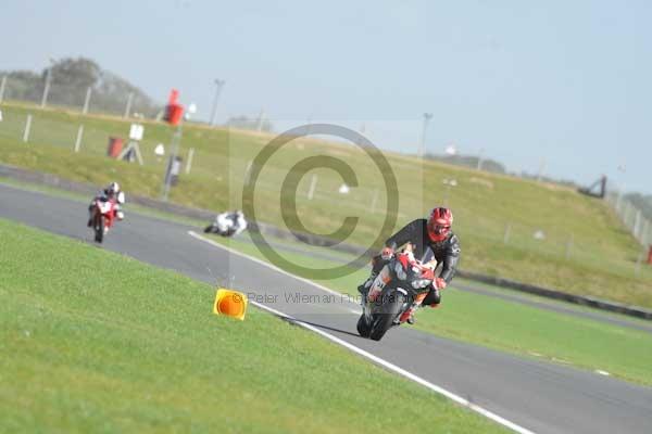 Motorcycle action photographs;Trackday digital images;event digital images;eventdigitalimages;no limits trackday;peter wileman photography;snetterton;snetterton circuit norfolk;snetterton photographs;trackday;trackday photos