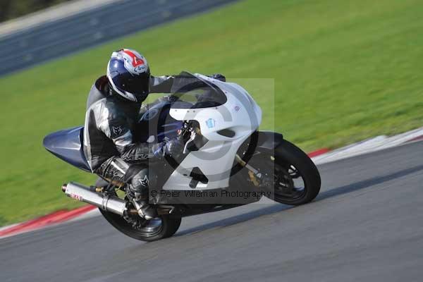 Motorcycle action photographs;Trackday digital images;event digital images;eventdigitalimages;no limits trackday;peter wileman photography;snetterton;snetterton circuit norfolk;snetterton photographs;trackday;trackday photos