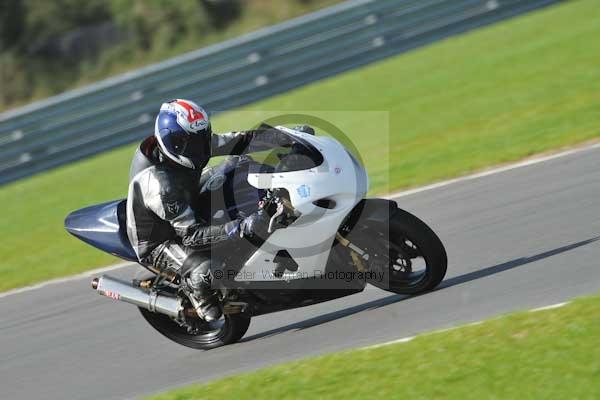 Motorcycle action photographs;Trackday digital images;event digital images;eventdigitalimages;no limits trackday;peter wileman photography;snetterton;snetterton circuit norfolk;snetterton photographs;trackday;trackday photos