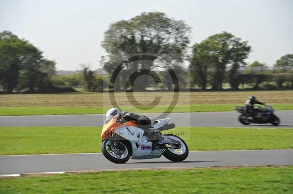 Motorcycle action photographs;Trackday digital images;event digital images;eventdigitalimages;no limits trackday;peter wileman photography;snetterton;snetterton circuit norfolk;snetterton photographs;trackday;trackday photos