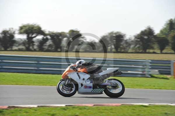 Motorcycle action photographs;Trackday digital images;event digital images;eventdigitalimages;no limits trackday;peter wileman photography;snetterton;snetterton circuit norfolk;snetterton photographs;trackday;trackday photos