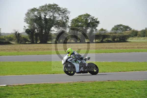 Motorcycle action photographs;Trackday digital images;event digital images;eventdigitalimages;no limits trackday;peter wileman photography;snetterton;snetterton circuit norfolk;snetterton photographs;trackday;trackday photos