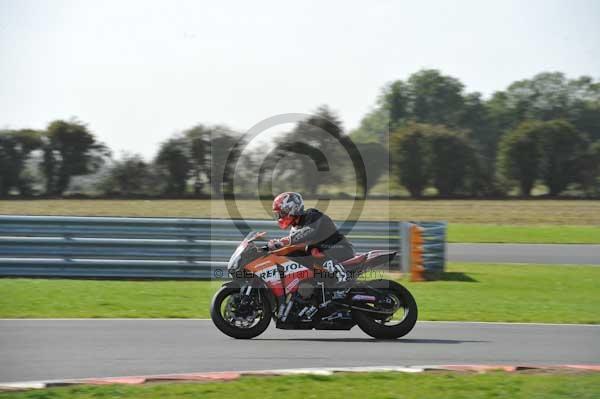Motorcycle action photographs;Trackday digital images;event digital images;eventdigitalimages;no limits trackday;peter wileman photography;snetterton;snetterton circuit norfolk;snetterton photographs;trackday;trackday photos