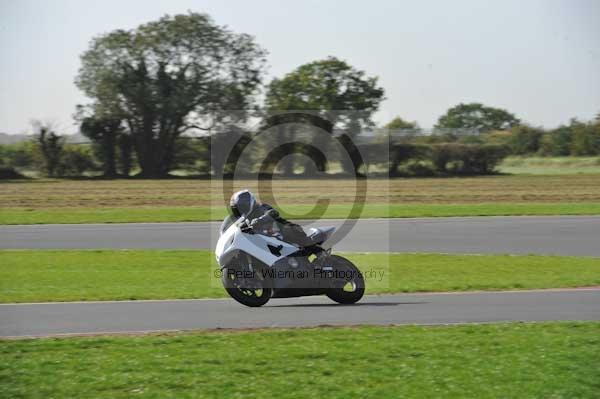 Motorcycle action photographs;Trackday digital images;event digital images;eventdigitalimages;no limits trackday;peter wileman photography;snetterton;snetterton circuit norfolk;snetterton photographs;trackday;trackday photos