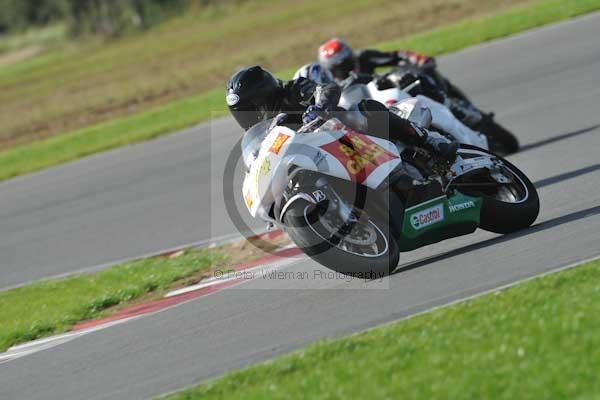 Motorcycle action photographs;Trackday digital images;event digital images;eventdigitalimages;no limits trackday;peter wileman photography;snetterton;snetterton circuit norfolk;snetterton photographs;trackday;trackday photos