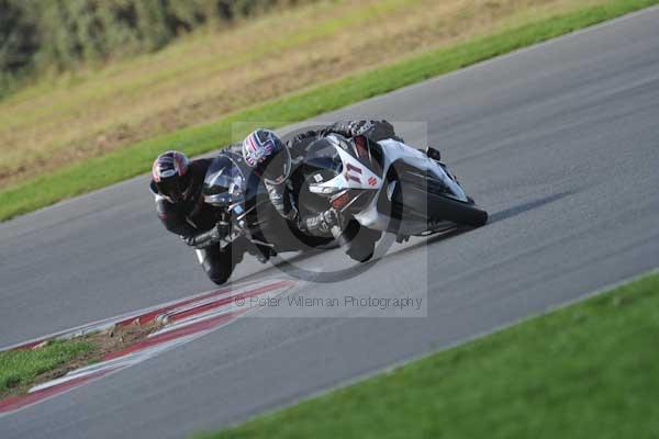 Motorcycle action photographs;Trackday digital images;event digital images;eventdigitalimages;no limits trackday;peter wileman photography;snetterton;snetterton circuit norfolk;snetterton photographs;trackday;trackday photos