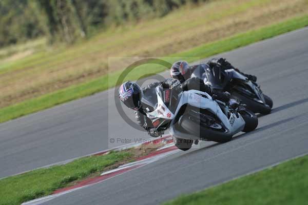 Motorcycle action photographs;Trackday digital images;event digital images;eventdigitalimages;no limits trackday;peter wileman photography;snetterton;snetterton circuit norfolk;snetterton photographs;trackday;trackday photos