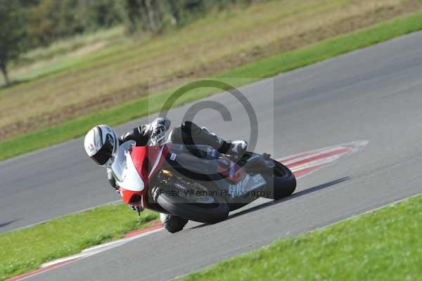 Motorcycle action photographs;Trackday digital images;event digital images;eventdigitalimages;no limits trackday;peter wileman photography;snetterton;snetterton circuit norfolk;snetterton photographs;trackday;trackday photos