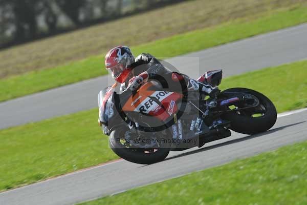 Motorcycle action photographs;Trackday digital images;event digital images;eventdigitalimages;no limits trackday;peter wileman photography;snetterton;snetterton circuit norfolk;snetterton photographs;trackday;trackday photos