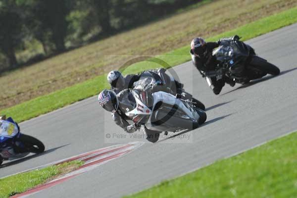 Motorcycle action photographs;Trackday digital images;event digital images;eventdigitalimages;no limits trackday;peter wileman photography;snetterton;snetterton circuit norfolk;snetterton photographs;trackday;trackday photos