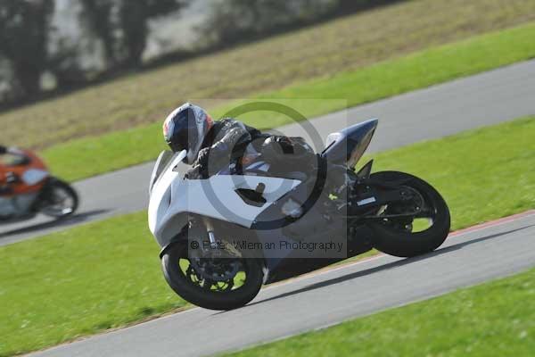 Motorcycle action photographs;Trackday digital images;event digital images;eventdigitalimages;no limits trackday;peter wileman photography;snetterton;snetterton circuit norfolk;snetterton photographs;trackday;trackday photos