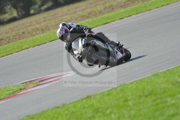 Motorcycle action photographs;Trackday digital images;event digital images;eventdigitalimages;no limits trackday;peter wileman photography;snetterton;snetterton circuit norfolk;snetterton photographs;trackday;trackday photos