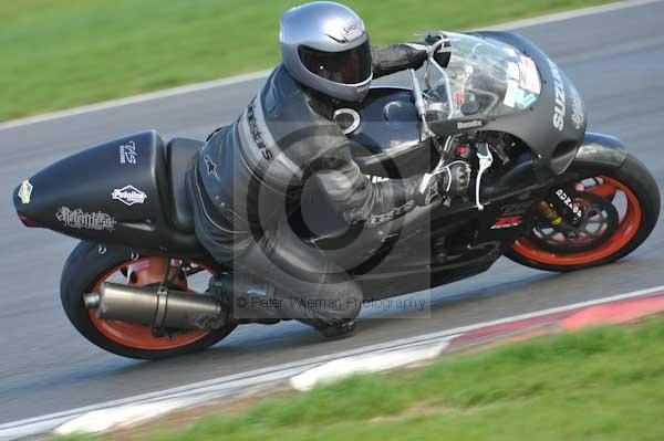 Motorcycle action photographs;Trackday digital images;event digital images;eventdigitalimages;no limits trackday;peter wileman photography;snetterton;snetterton circuit norfolk;snetterton photographs;trackday;trackday photos
