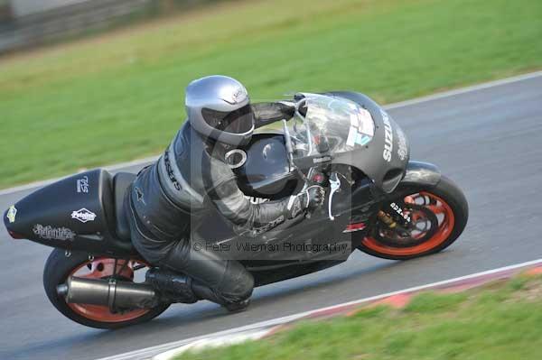 Motorcycle action photographs;Trackday digital images;event digital images;eventdigitalimages;no limits trackday;peter wileman photography;snetterton;snetterton circuit norfolk;snetterton photographs;trackday;trackday photos
