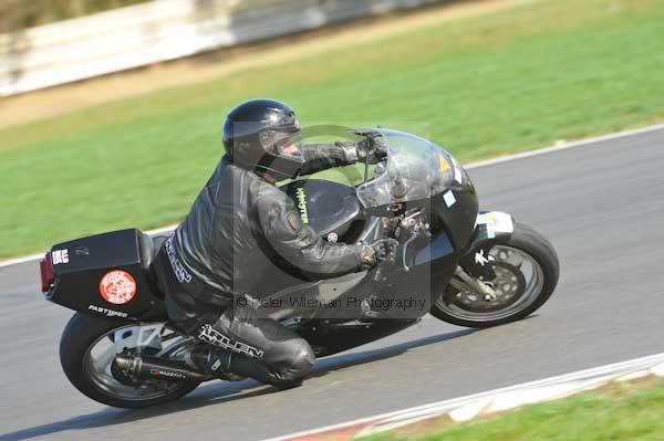 Motorcycle action photographs;Trackday digital images;event digital images;eventdigitalimages;no limits trackday;peter wileman photography;snetterton;snetterton circuit norfolk;snetterton photographs;trackday;trackday photos