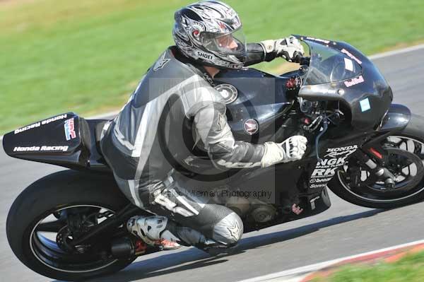 Motorcycle action photographs;Trackday digital images;event digital images;eventdigitalimages;no limits trackday;peter wileman photography;snetterton;snetterton circuit norfolk;snetterton photographs;trackday;trackday photos
