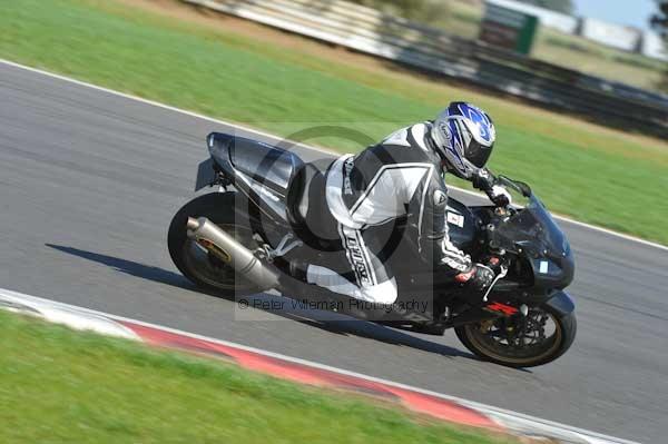 Motorcycle action photographs;Trackday digital images;event digital images;eventdigitalimages;no limits trackday;peter wileman photography;snetterton;snetterton circuit norfolk;snetterton photographs;trackday;trackday photos