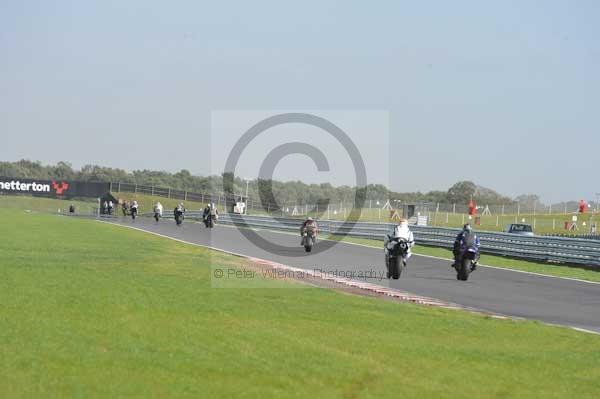 Motorcycle action photographs;Trackday digital images;event digital images;eventdigitalimages;no limits trackday;peter wileman photography;snetterton;snetterton circuit norfolk;snetterton photographs;trackday;trackday photos