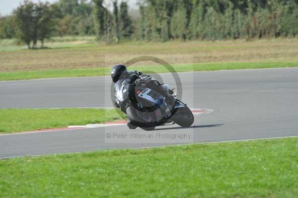 Motorcycle action photographs;Trackday digital images;event digital images;eventdigitalimages;no limits trackday;peter wileman photography;snetterton;snetterton circuit norfolk;snetterton photographs;trackday;trackday photos
