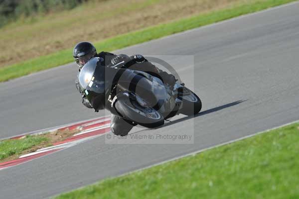 Motorcycle action photographs;Trackday digital images;event digital images;eventdigitalimages;no limits trackday;peter wileman photography;snetterton;snetterton circuit norfolk;snetterton photographs;trackday;trackday photos