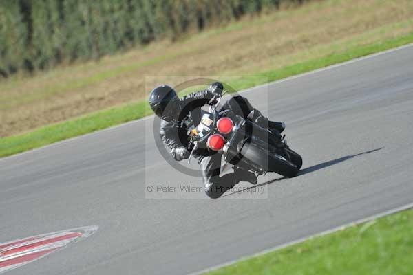 Motorcycle action photographs;Trackday digital images;event digital images;eventdigitalimages;no limits trackday;peter wileman photography;snetterton;snetterton circuit norfolk;snetterton photographs;trackday;trackday photos