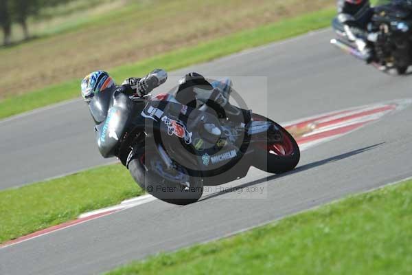 Motorcycle action photographs;Trackday digital images;event digital images;eventdigitalimages;no limits trackday;peter wileman photography;snetterton;snetterton circuit norfolk;snetterton photographs;trackday;trackday photos