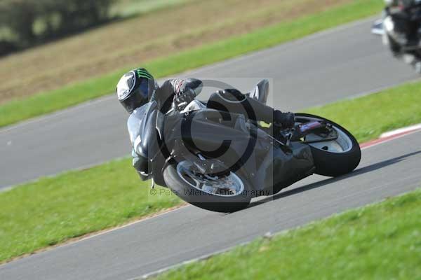 Motorcycle action photographs;Trackday digital images;event digital images;eventdigitalimages;no limits trackday;peter wileman photography;snetterton;snetterton circuit norfolk;snetterton photographs;trackday;trackday photos