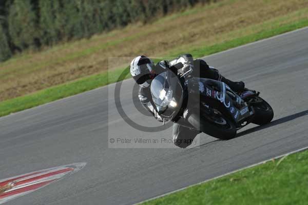 Motorcycle action photographs;Trackday digital images;event digital images;eventdigitalimages;no limits trackday;peter wileman photography;snetterton;snetterton circuit norfolk;snetterton photographs;trackday;trackday photos