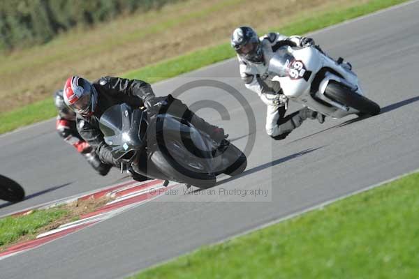 Motorcycle action photographs;Trackday digital images;event digital images;eventdigitalimages;no limits trackday;peter wileman photography;snetterton;snetterton circuit norfolk;snetterton photographs;trackday;trackday photos