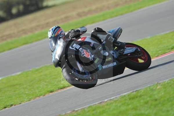 Motorcycle action photographs;Trackday digital images;event digital images;eventdigitalimages;no limits trackday;peter wileman photography;snetterton;snetterton circuit norfolk;snetterton photographs;trackday;trackday photos