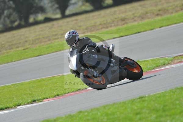 Motorcycle action photographs;Trackday digital images;event digital images;eventdigitalimages;no limits trackday;peter wileman photography;snetterton;snetterton circuit norfolk;snetterton photographs;trackday;trackday photos