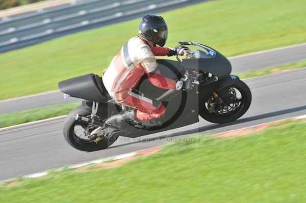 Motorcycle action photographs;Trackday digital images;event digital images;eventdigitalimages;no limits trackday;peter wileman photography;snetterton;snetterton circuit norfolk;snetterton photographs;trackday;trackday photos