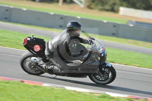 Motorcycle action photographs;Trackday digital images;event digital images;eventdigitalimages;no limits trackday;peter wileman photography;snetterton;snetterton circuit norfolk;snetterton photographs;trackday;trackday photos