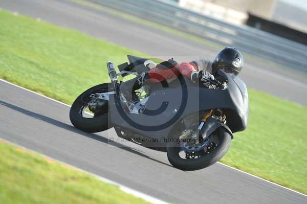 Motorcycle action photographs;Trackday digital images;event digital images;eventdigitalimages;no limits trackday;peter wileman photography;snetterton;snetterton circuit norfolk;snetterton photographs;trackday;trackday photos