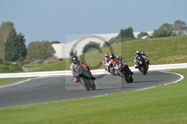 Motorcycle action photographs;Trackday digital images;event digital images;eventdigitalimages;no limits trackday;peter wileman photography;snetterton;snetterton circuit norfolk;snetterton photographs;trackday;trackday photos