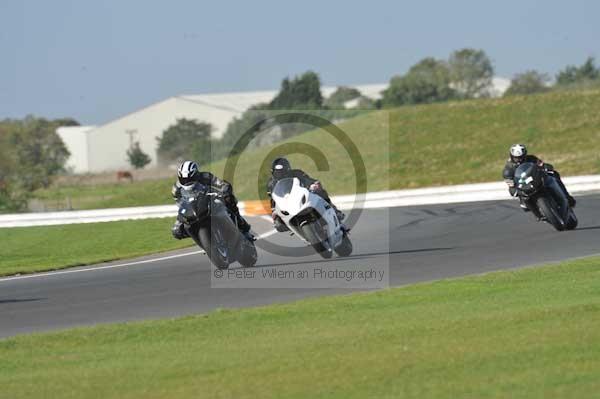 Motorcycle action photographs;Trackday digital images;event digital images;eventdigitalimages;no limits trackday;peter wileman photography;snetterton;snetterton circuit norfolk;snetterton photographs;trackday;trackday photos