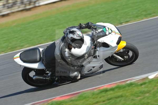Motorcycle action photographs;Trackday digital images;event digital images;eventdigitalimages;no limits trackday;peter wileman photography;snetterton;snetterton circuit norfolk;snetterton photographs;trackday;trackday photos