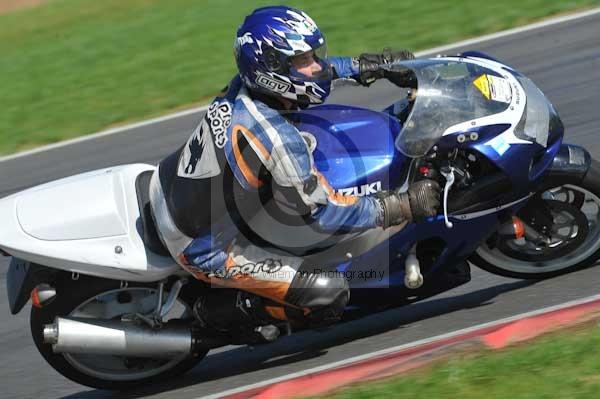 Motorcycle action photographs;Trackday digital images;event digital images;eventdigitalimages;no limits trackday;peter wileman photography;snetterton;snetterton circuit norfolk;snetterton photographs;trackday;trackday photos