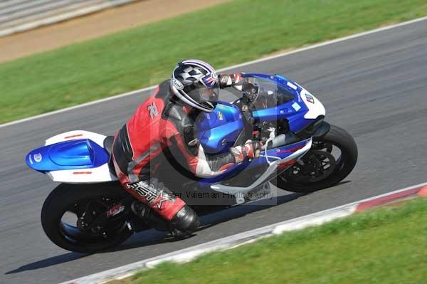 Motorcycle action photographs;Trackday digital images;event digital images;eventdigitalimages;no limits trackday;peter wileman photography;snetterton;snetterton circuit norfolk;snetterton photographs;trackday;trackday photos